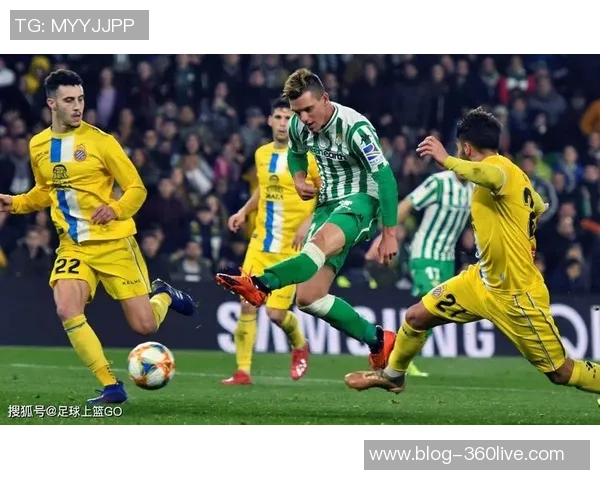 哈维西蒙斯的崛起与未来展望：年轻天才如何改变足球格局