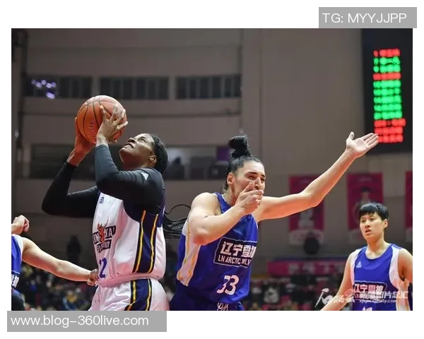 新疆女篮与辽宁女篮激战正酣谁能在这场对决中笑到最后